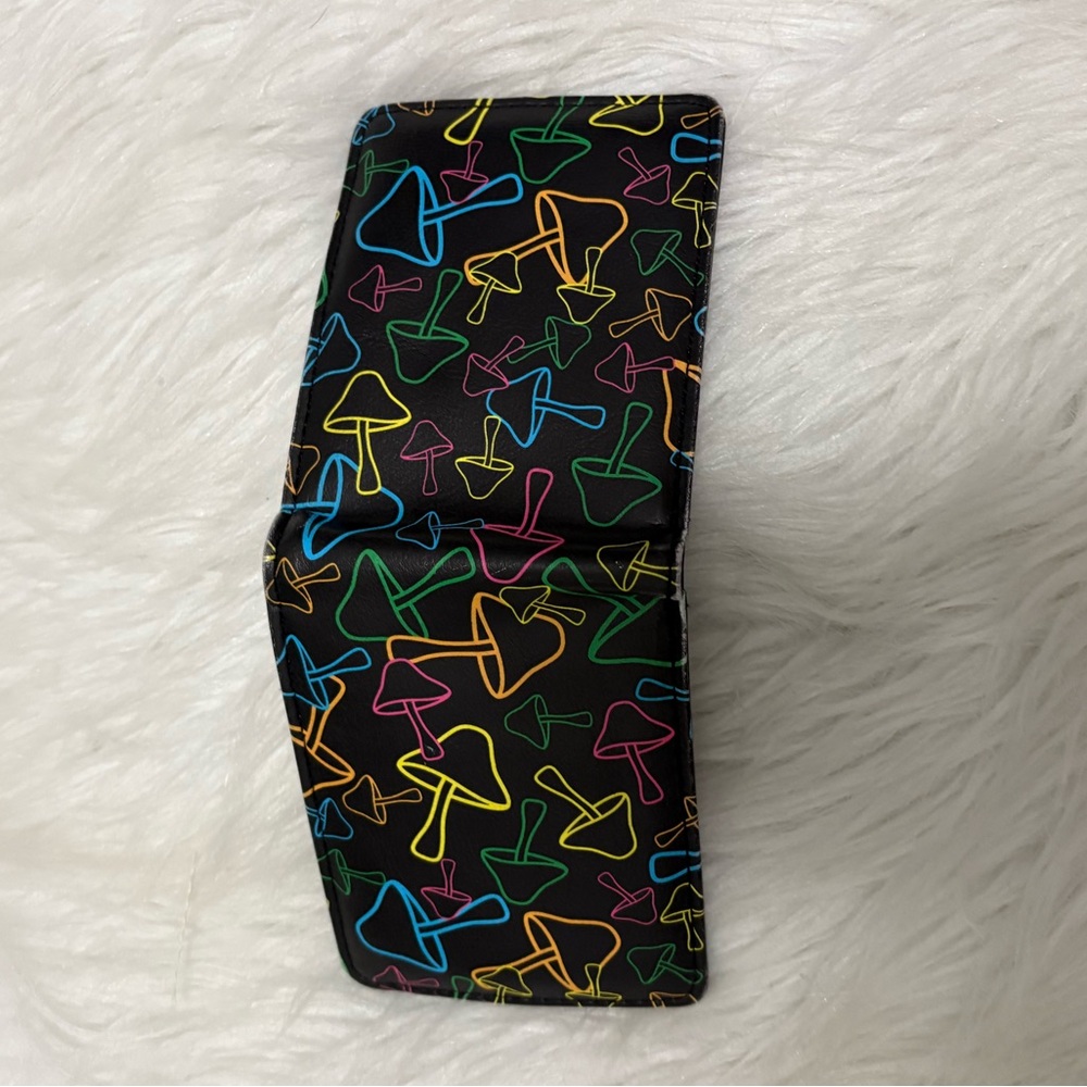 Buckle-Down Bi-Fold Mushroom Pattern Wallet - Picture 3 of 3